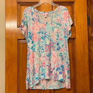 Lilly Pulitzer Medium top. Multi-color.